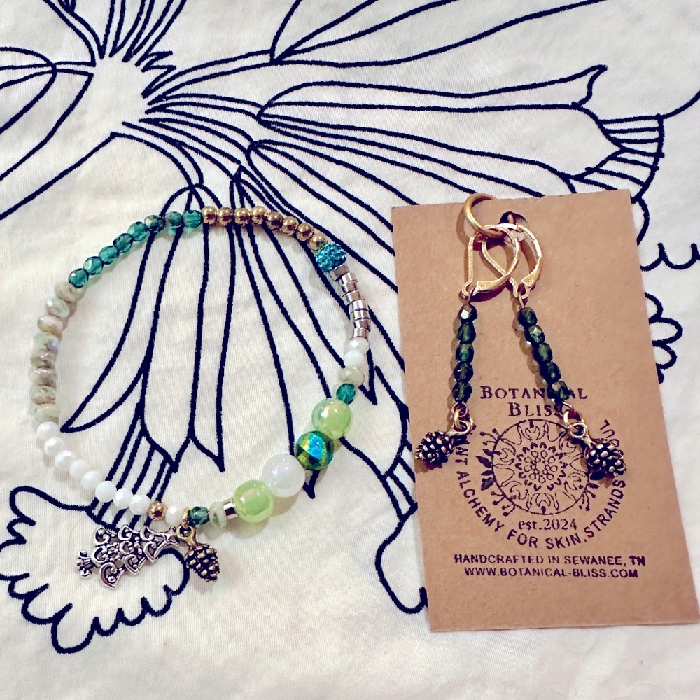 PRICE DROP! Christmas themed with Czech glass, bronze & silver charms❣️